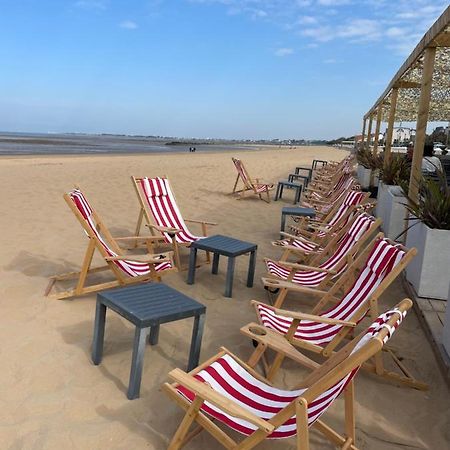 Acadie Saint Victor - Hotel Restaurant - Face Mer - Chatelaillon Plage ภายนอก รูปภาพ