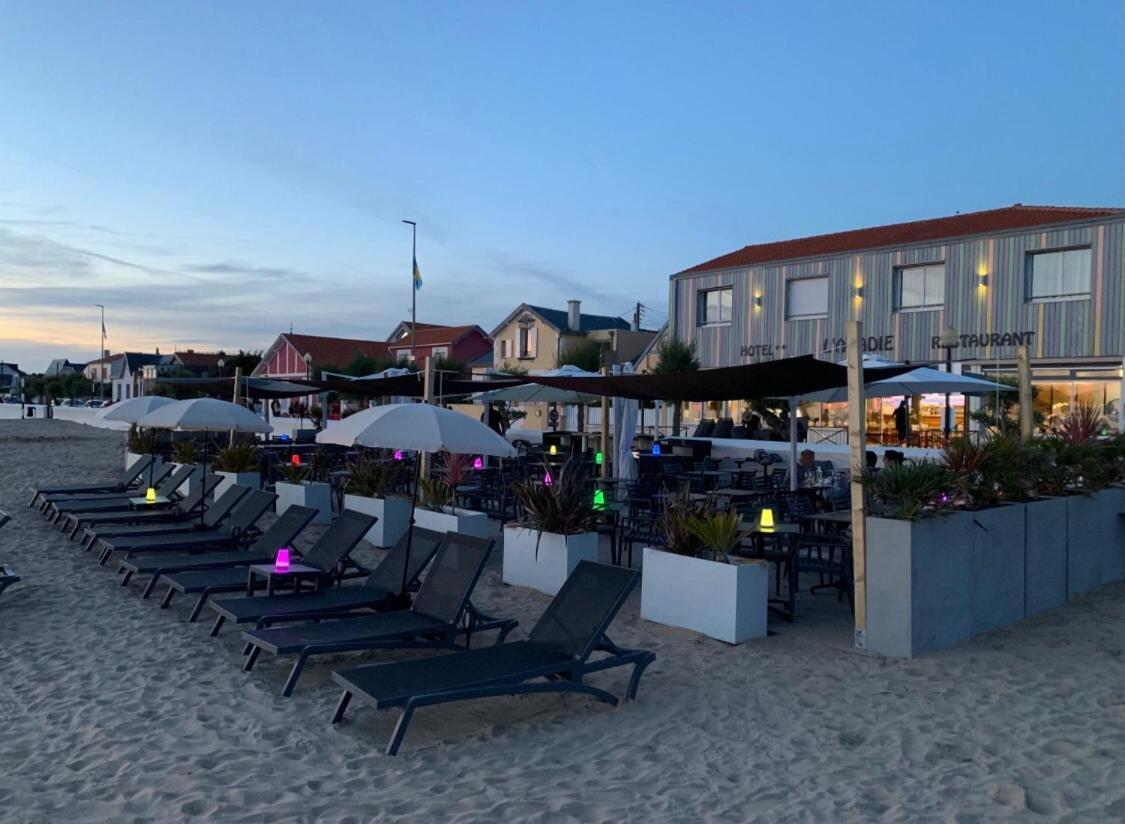 Acadie Saint Victor - Hotel Restaurant - Face Mer - Chatelaillon Plage ภายนอก รูปภาพ