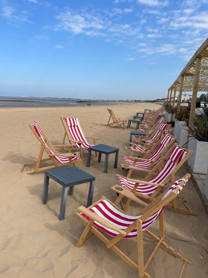 Acadie Saint Victor - Hotel Restaurant - Face Mer - Chatelaillon Plage ภายนอก รูปภาพ