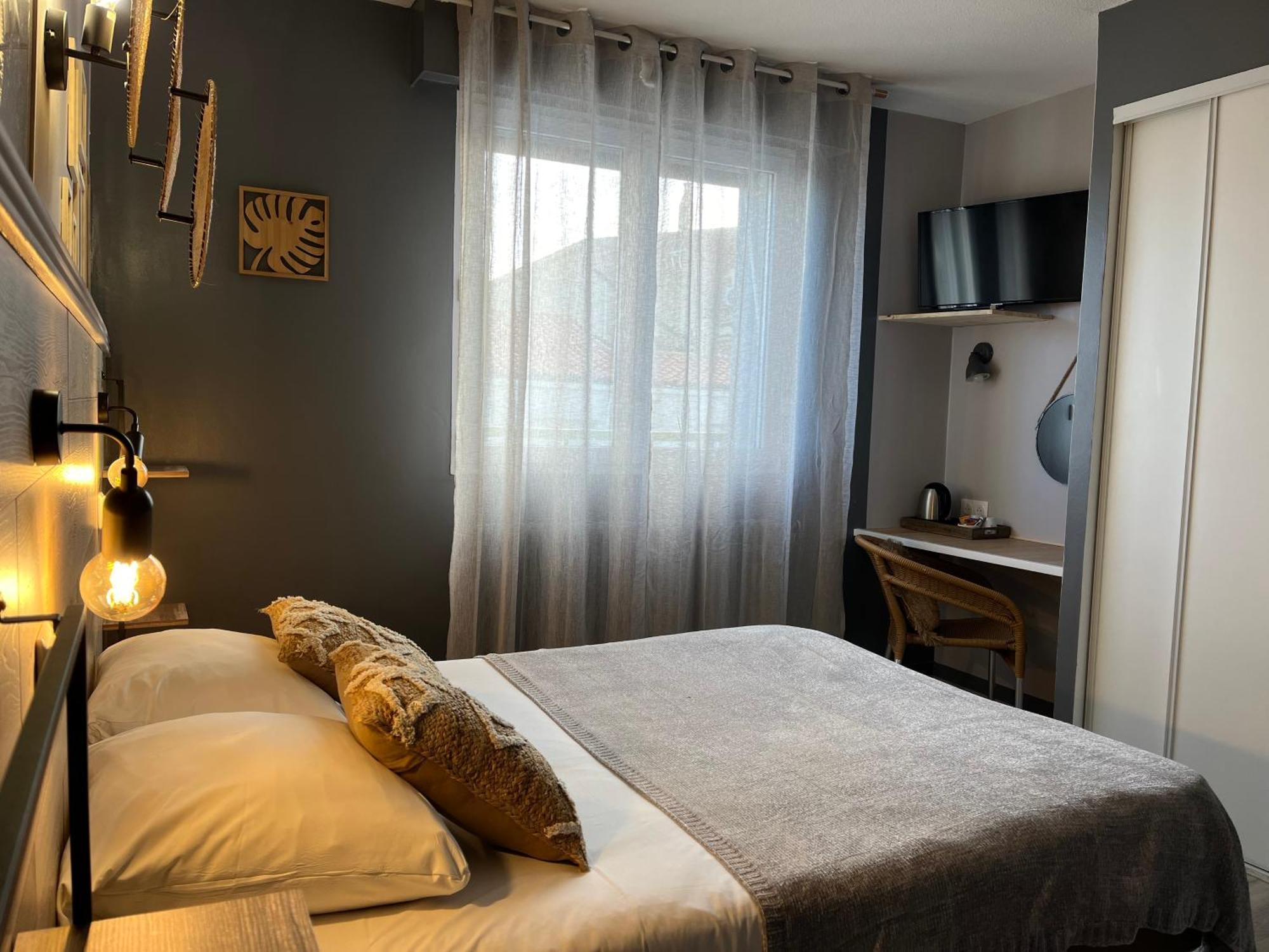Acadie Saint Victor - Hotel Restaurant - Face Mer - Chatelaillon Plage ภายนอก รูปภาพ