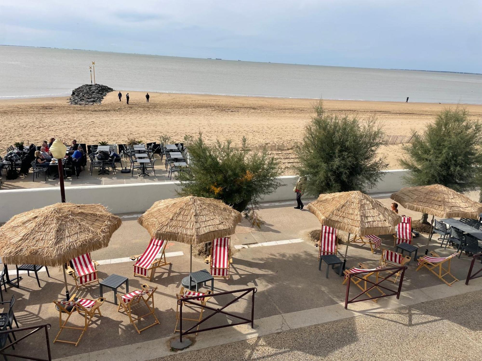 Acadie Saint Victor - Hotel Restaurant - Face Mer - Chatelaillon Plage ภายนอก รูปภาพ