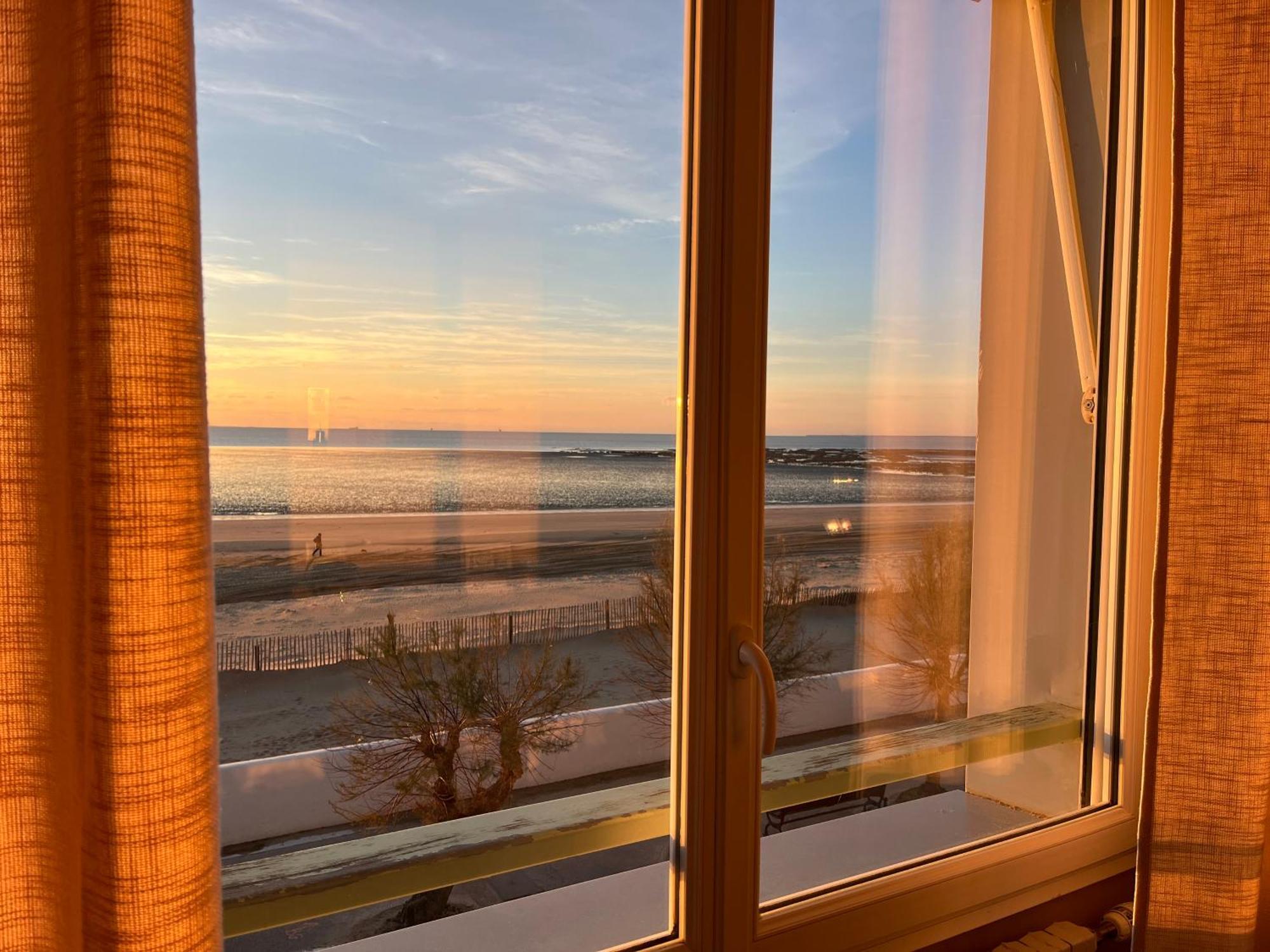 Acadie Saint Victor - Hotel Restaurant - Face Mer - Chatelaillon Plage ภายนอก รูปภาพ