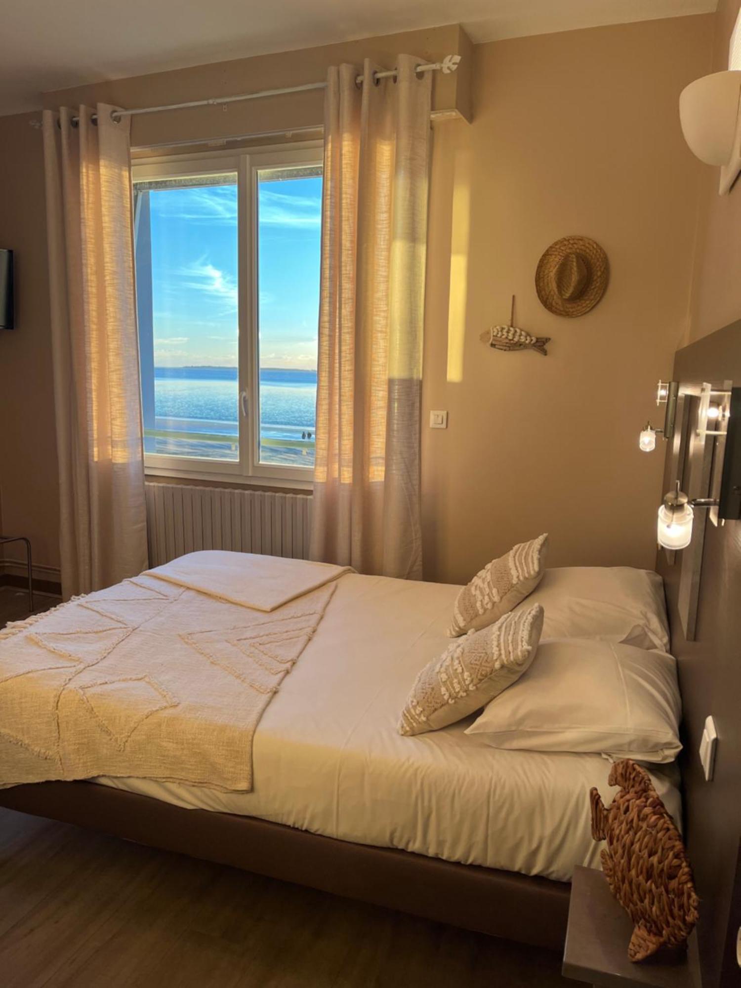 Acadie Saint Victor - Hotel Restaurant - Face Mer - Chatelaillon Plage ภายนอก รูปภาพ