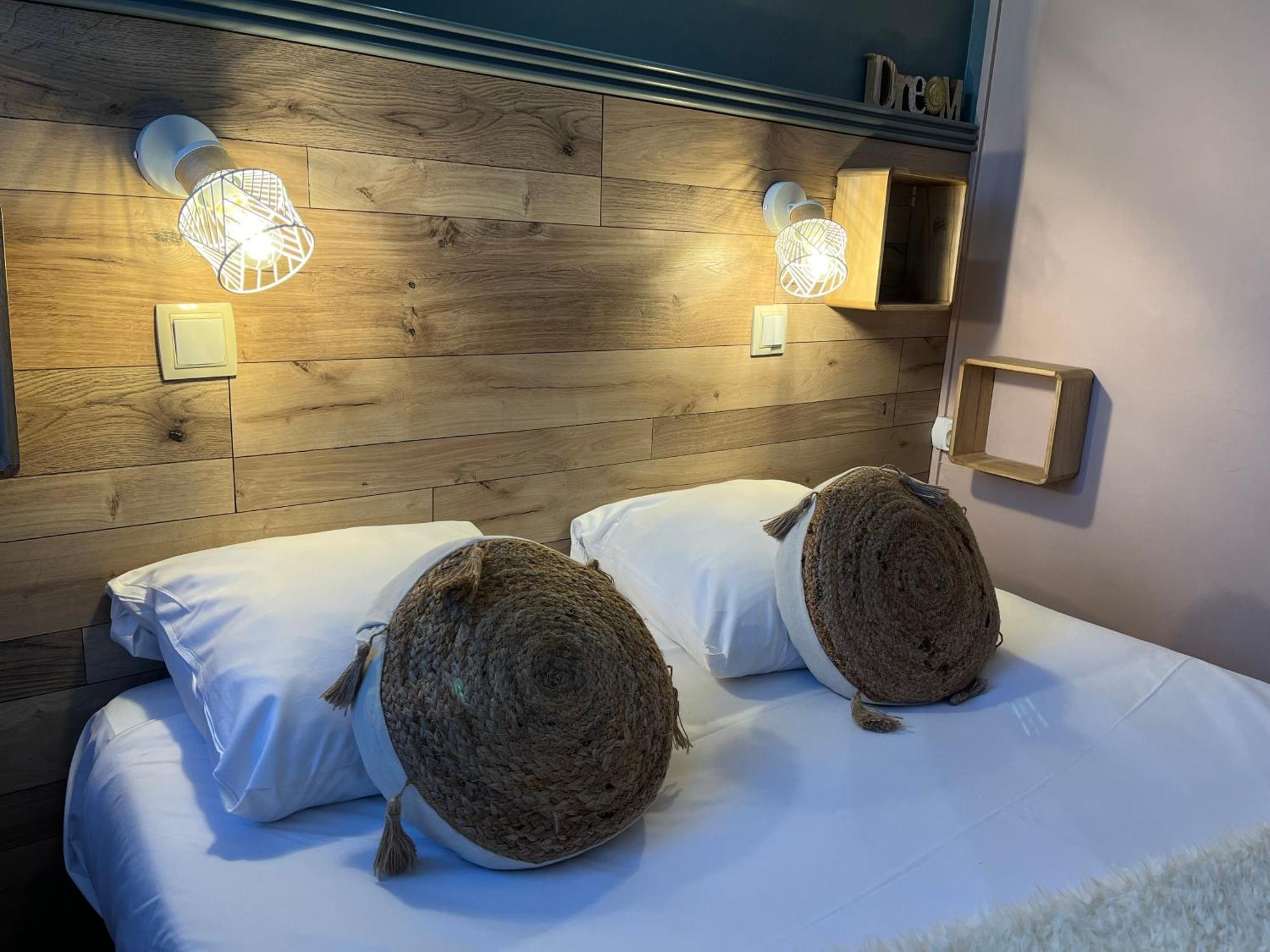 Acadie Saint Victor - Hotel Restaurant - Face Mer - Chatelaillon Plage ภายนอก รูปภาพ