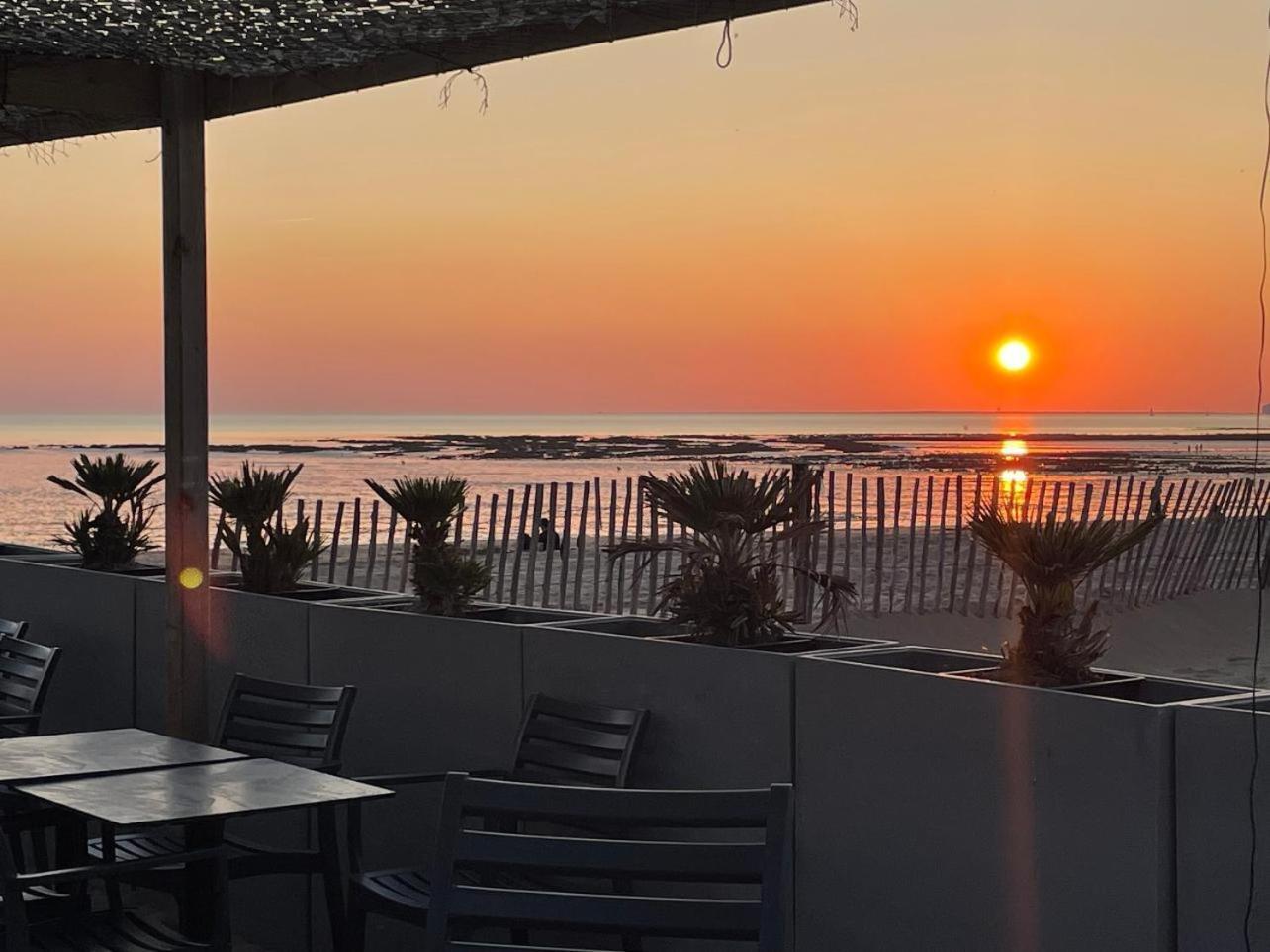 Acadie Saint Victor - Hotel Restaurant - Face Mer - Chatelaillon Plage ภายนอก รูปภาพ