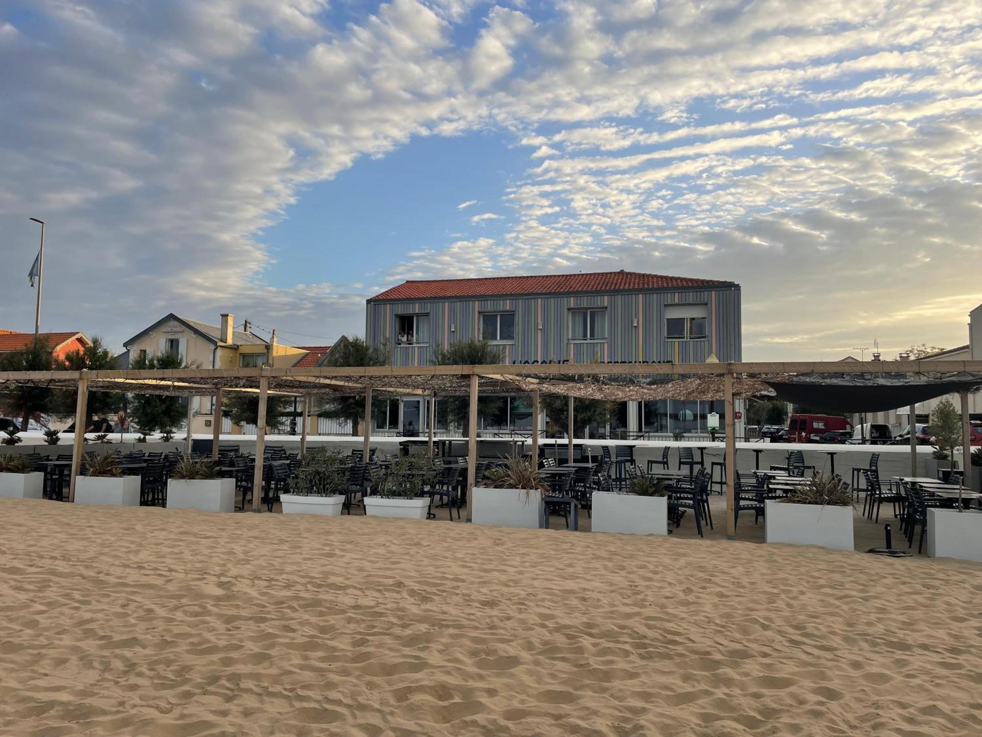 Acadie Saint Victor - Hotel Restaurant - Face Mer - Chatelaillon Plage ภายนอก รูปภาพ