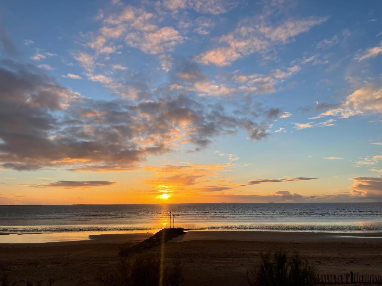 Acadie Saint Victor - Hotel Restaurant - Face Mer - Chatelaillon Plage ภายนอก รูปภาพ