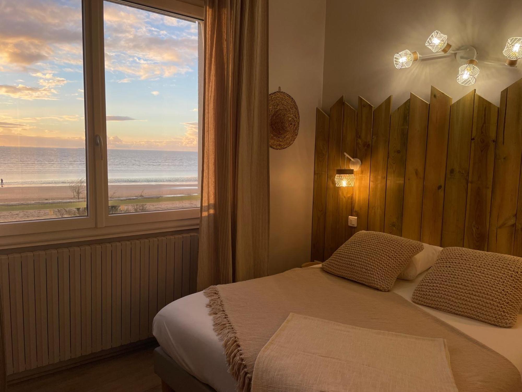 Acadie Saint Victor - Hotel Restaurant - Face Mer - Chatelaillon Plage ภายนอก รูปภาพ