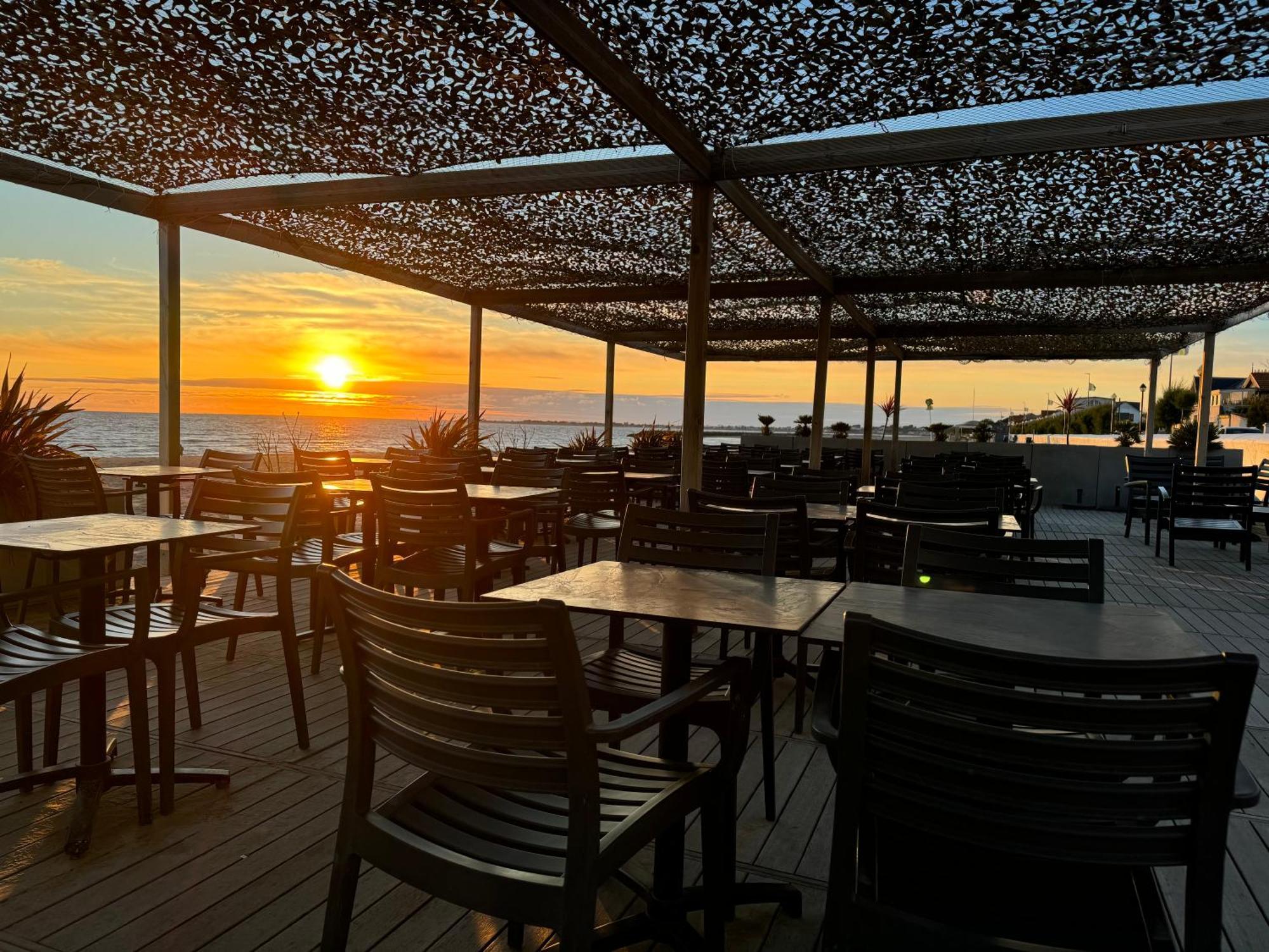 Acadie Saint Victor - Hotel Restaurant - Face Mer - Chatelaillon Plage ภายนอก รูปภาพ