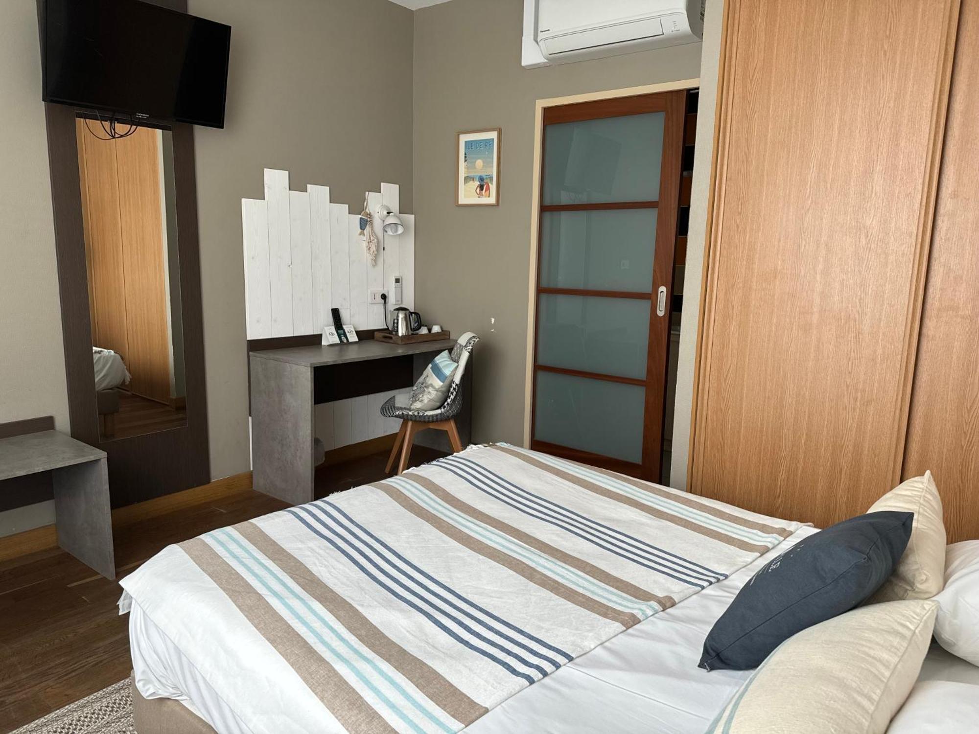 Acadie Saint Victor - Hotel Restaurant - Face Mer - Chatelaillon Plage ภายนอก รูปภาพ