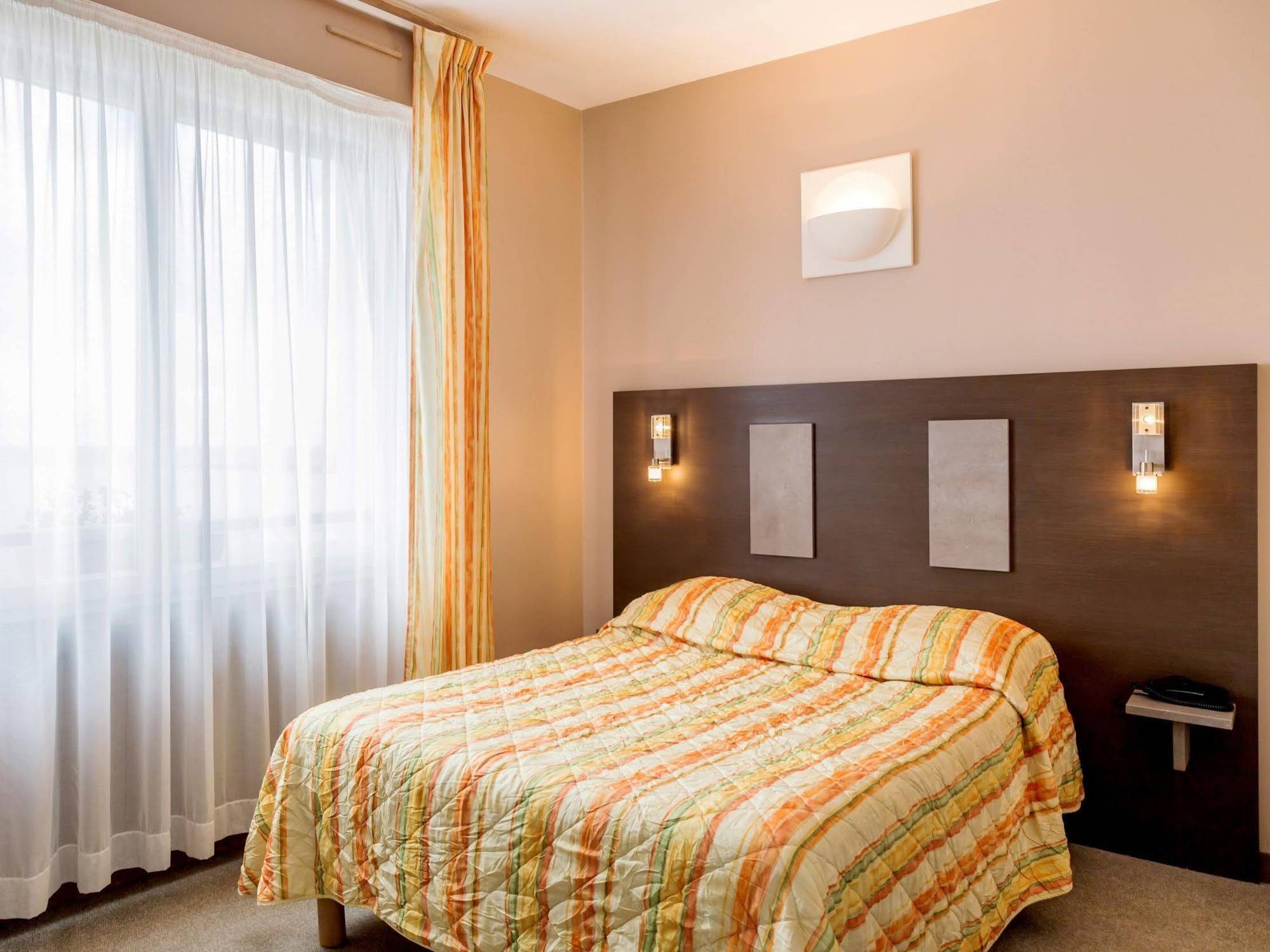 Acadie Saint Victor - Hotel Restaurant - Face Mer - Chatelaillon Plage ภายนอก รูปภาพ