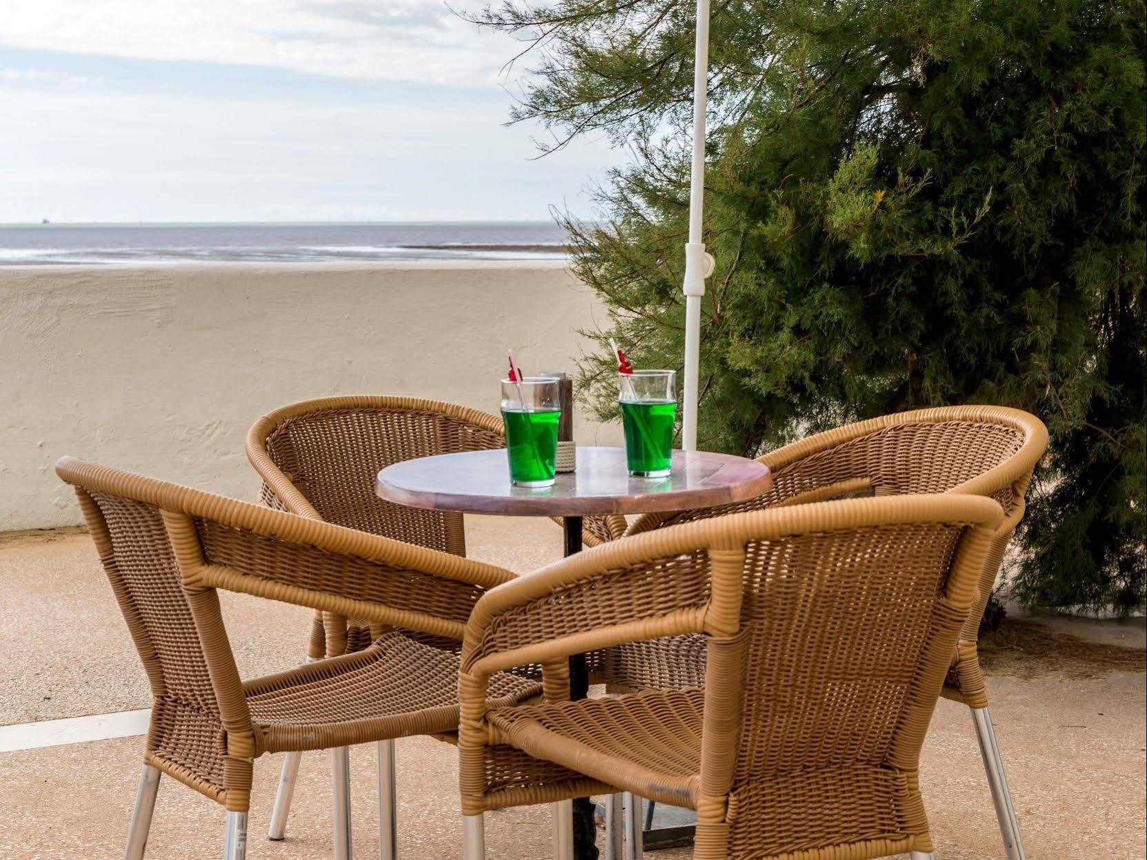 Acadie Saint Victor - Hotel Restaurant - Face Mer - Chatelaillon Plage ภายนอก รูปภาพ
